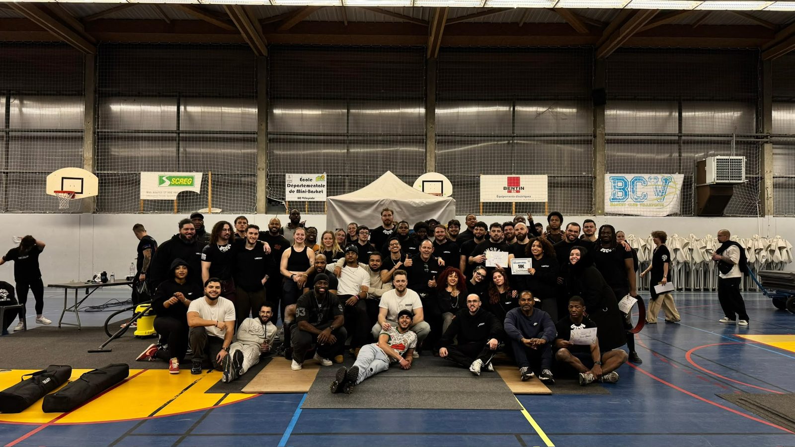 Le club USCOV au complet dans le gymnase après une compétition à Villepinte
